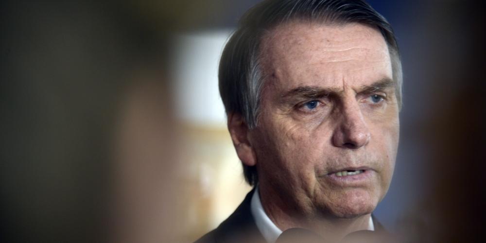 Bolsonaro reage ao caso da dama do tráfico: Culpem o Bozo