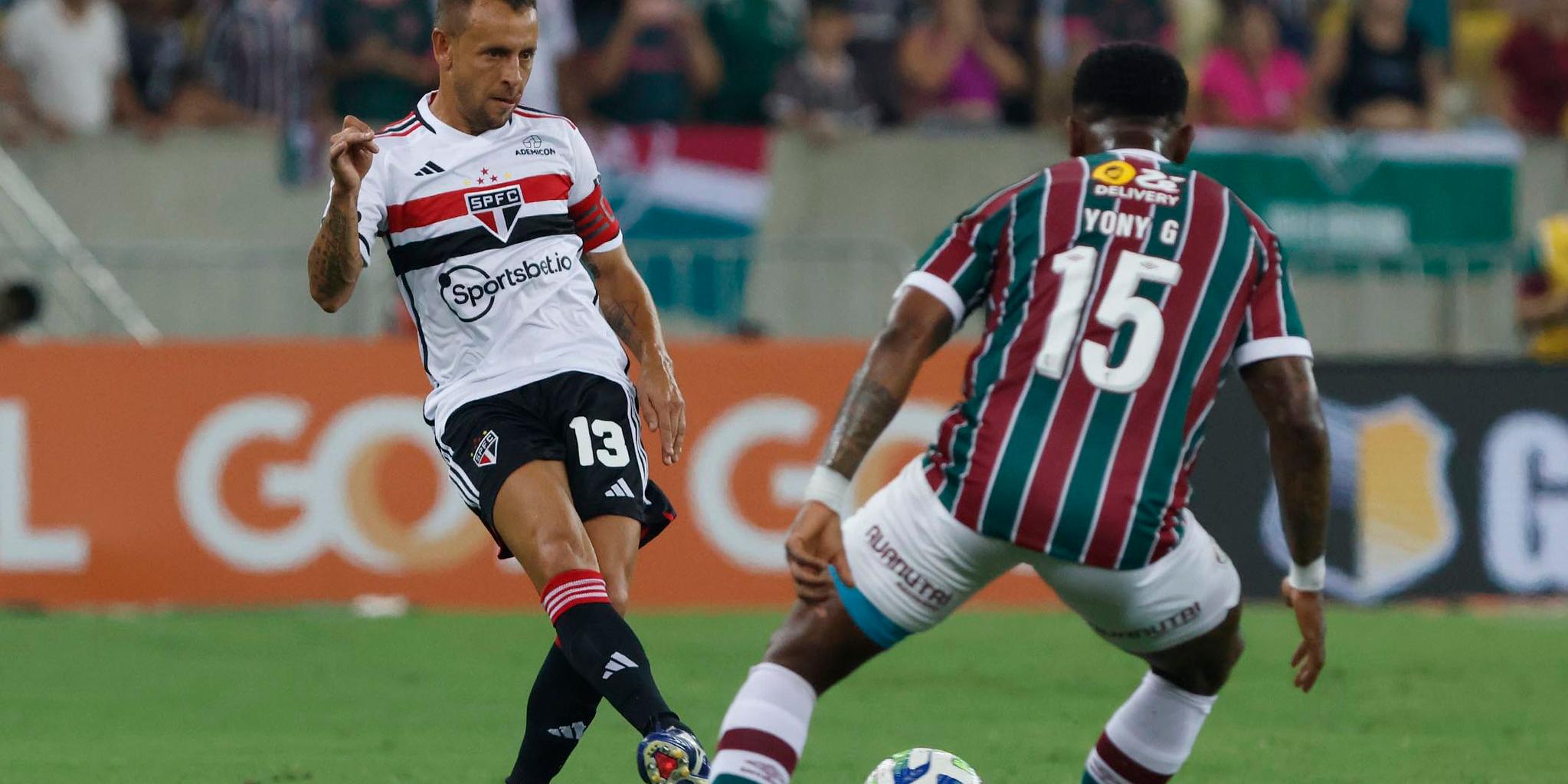 Fluminense vence São Paulo pelo Brasileiro em jogo marcado por clima hostil  > No Ataque