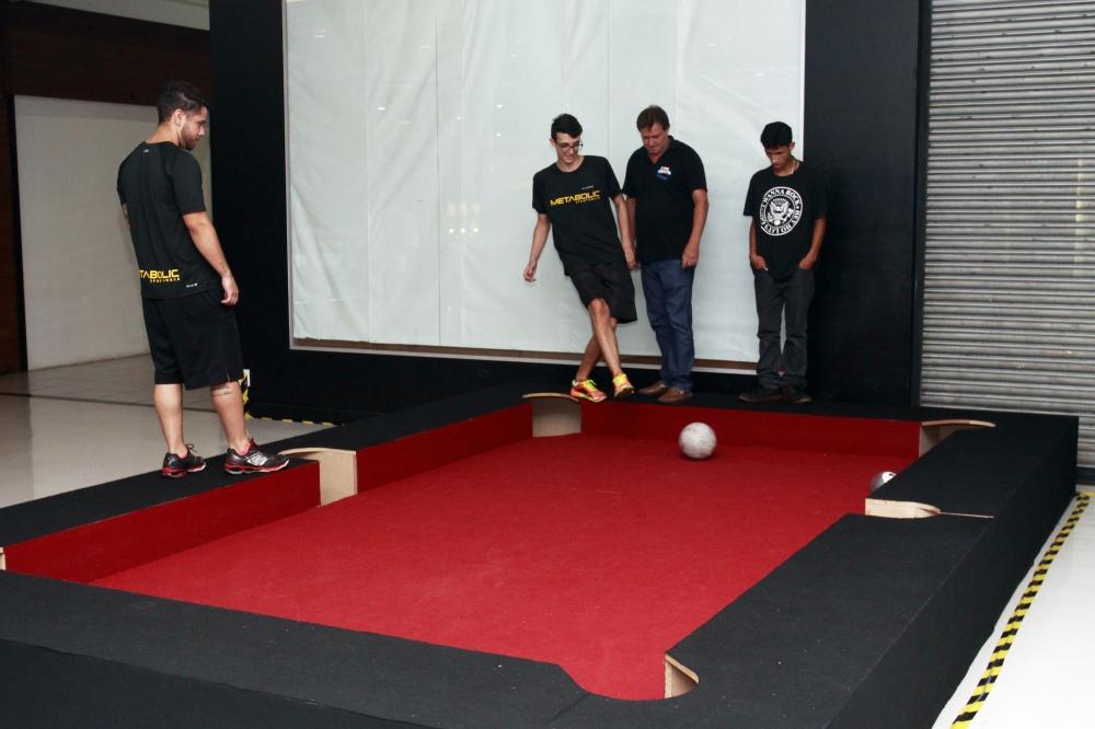 Snookball: jogo que mistura futebol e sinuca vem a Goiânia pela 1ª vez