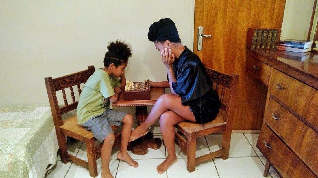 Campeã de xadrez elogia 'Gambito da Rainha' e quer mais mulheres no esporte  - 15/11/2020 - UOL Universa