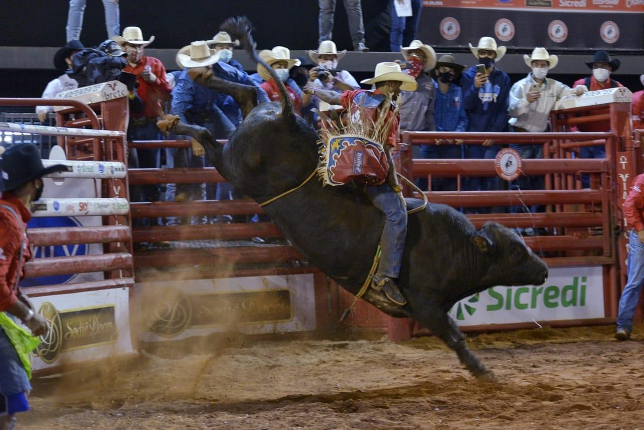 Barretos 2017: rodeio internacional - primeira noite; FOTOS, Festa do Peão  de Barretos 2017