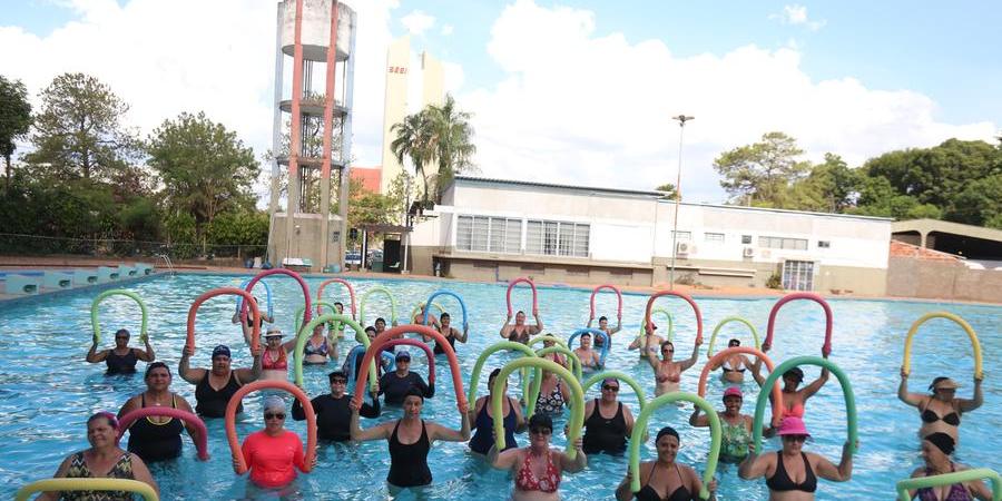 Aulas de natação e hidroginástica gratuitas