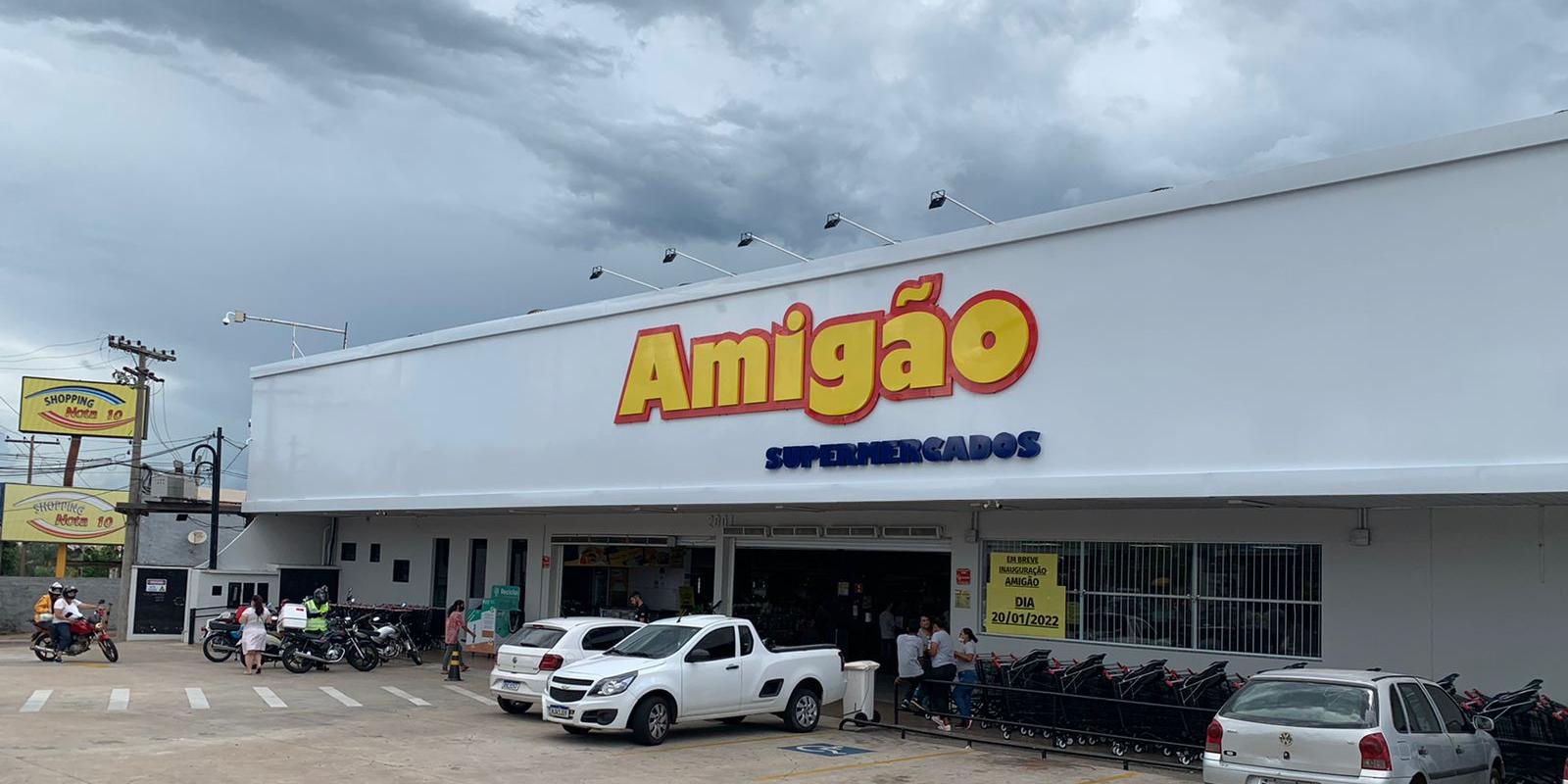 Rede de supermercados faz dia de promoção para marcar inauguração