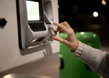 saques em caixas eletrônicos