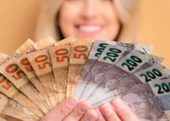 Nova Lei em vigor no Brasil garante R$ 312 por mês no bolso de homens e mulheres que ganham até R$ 5 mil mensais
