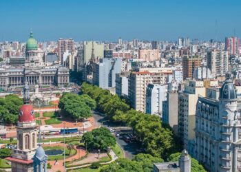 Cidade de país vizinho do Brasil foi escolhida como a mais atraente do mundo