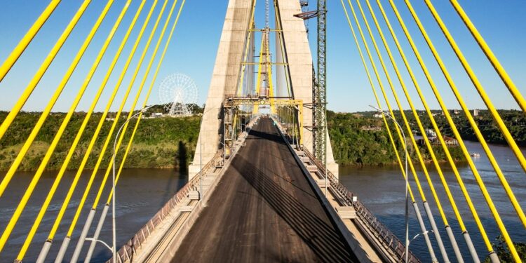 Ponte que liga dois estados brasileiros