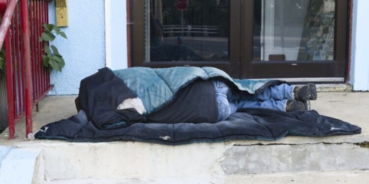 País com mais mendigos do mundo é o paraíso dos milionários com 23 milhões de ricaços