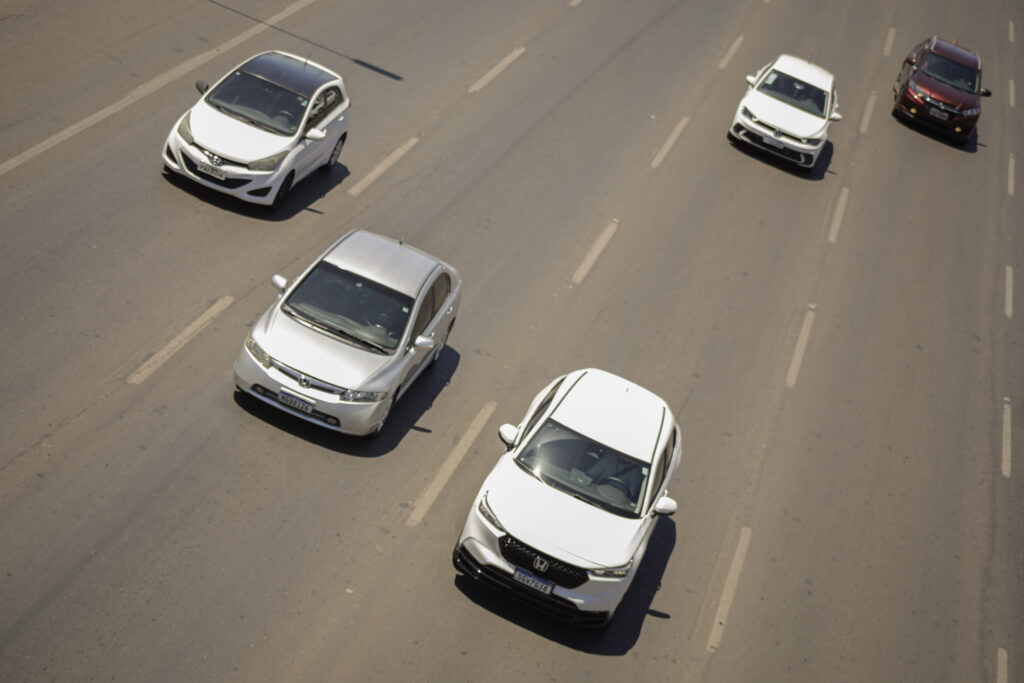 carro Usar celular enquanto dirige