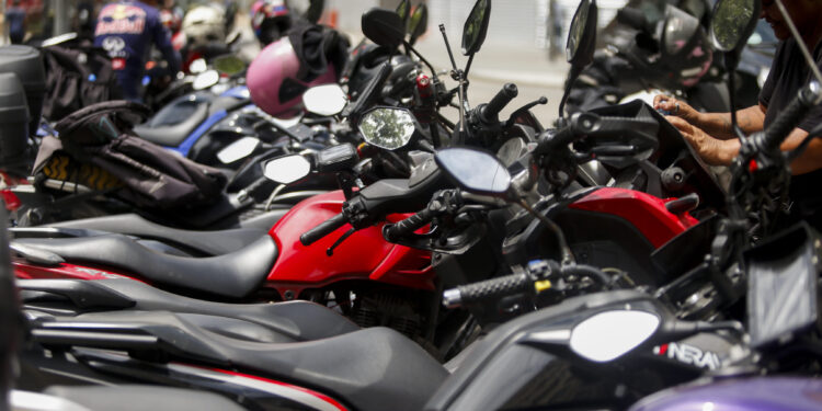 Peru: Proibição de Garupa em Motos Entra em Vigor com Multa Pesada para Coibir Criminalidade