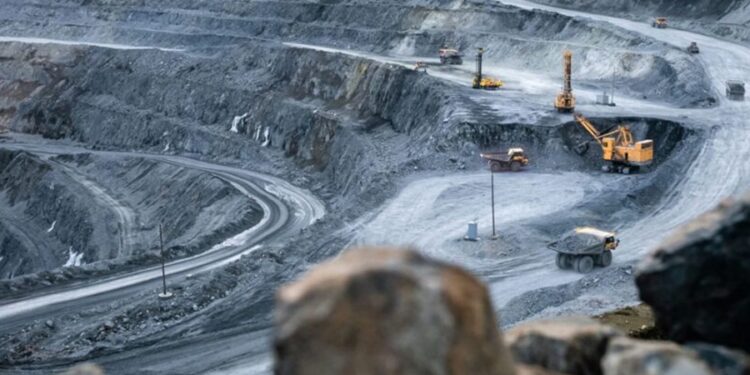 China mostra como se faz e extrai 20.000 toneladas de "ouro branco" de pequenos lagos