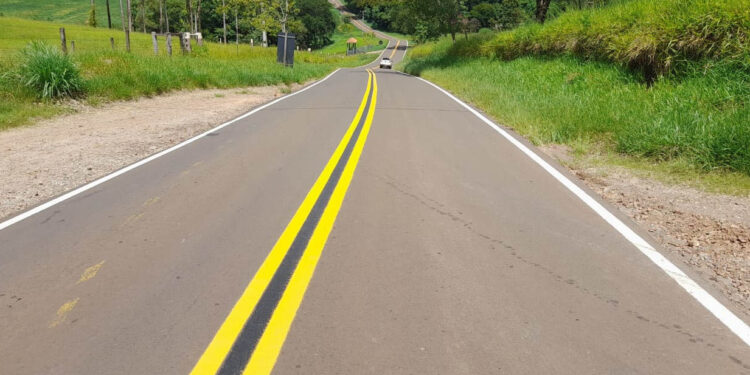 Governador com 63% de aprovação está construindo rodovia com material mais resistente que asfalto com custo de R$ 293 milhões