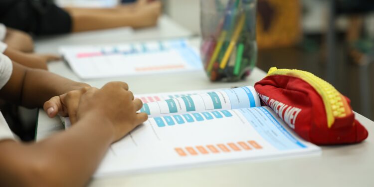 Governo escola ano letivo volta às aulas