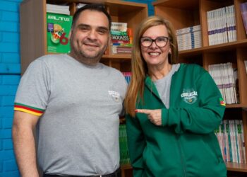 O estado do Rio Grande Sul vem sendo administrado pelo governador Eduardo Leite (PSD), que foi reeleito no pleito de 2026. O mandatário do estado gaúcho ocupa a 14ª colocação dos governadores com maior índice de aprovação, de acordo com pesquisa da AtlasIntel.