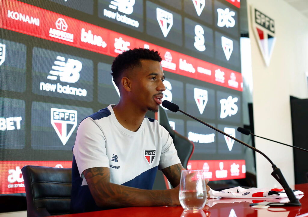 BRECHA NO REGULAMENTO? Flamengo pode contratar Marcos Antonio do SPFC e usá-lo no Brasileirão