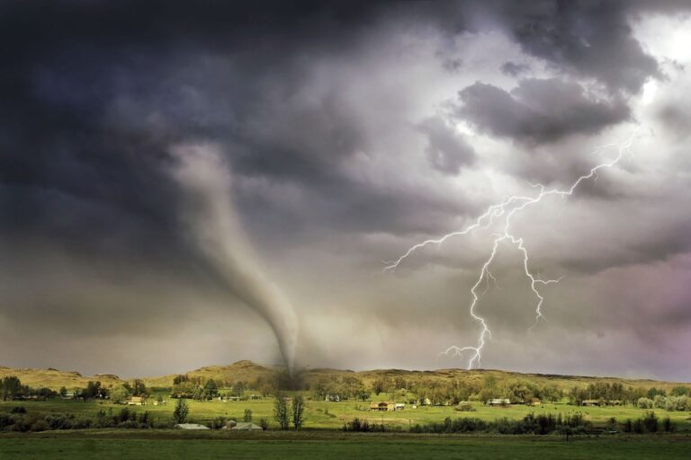 Diferença tornado furacão